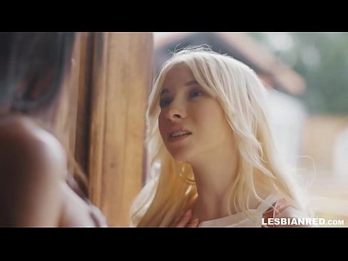 ❤️ Jenta kommer hjem noen måneder senere og ender opp med å spise stemorens fitte Hard porno ved no.sex-porntube.ru