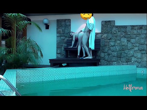 ❤️ Sjef inviterer hushjelp til bassenget, men kunne ikke motstå en varm Hard porno ved no.sex-porntube.ru
