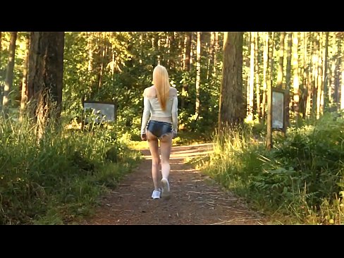 ❤️ Vakker kvinne beveger seg sakte, ikke nakenvideo Hard porno ved no.sex-porntube.ru